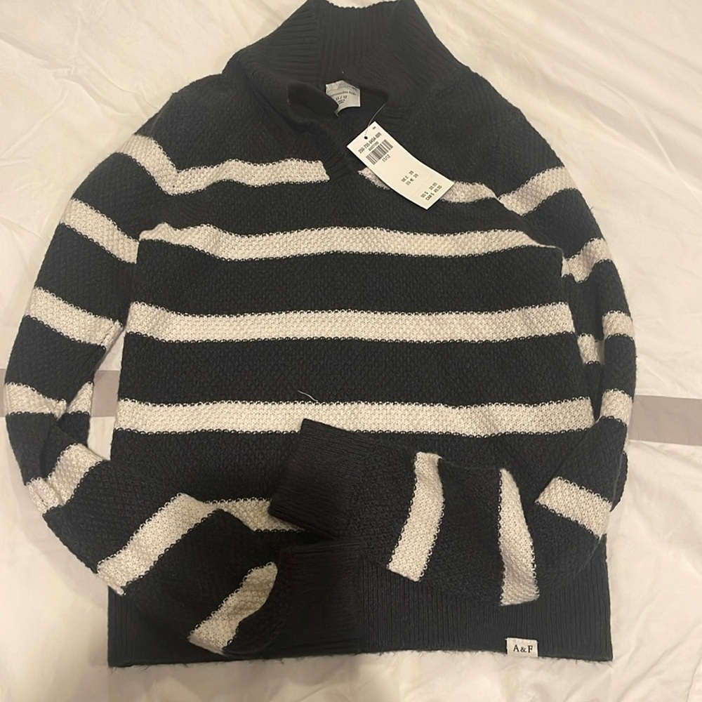 Brand new girls Abercrombie  sweater with blue and white stripes size 11/12